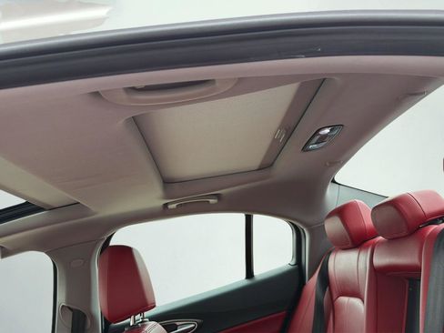 Used 2021 Alfa Romeo Giulia Ti w/ Nero Edizione image 26