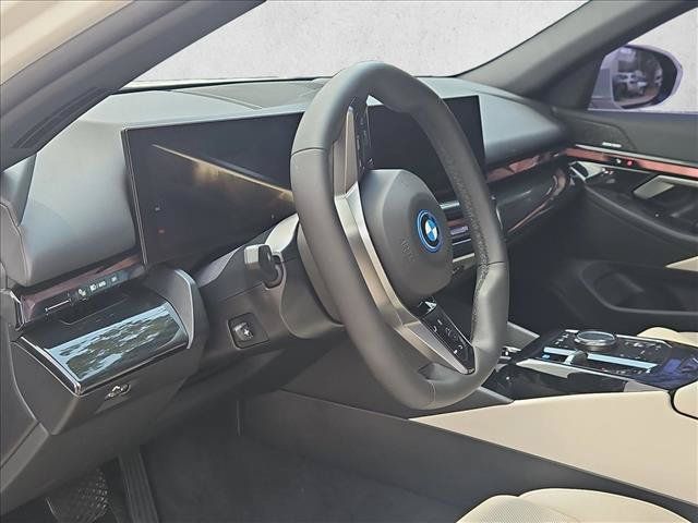 Used 2024 BMW i5 eDrive40i RWD image 9