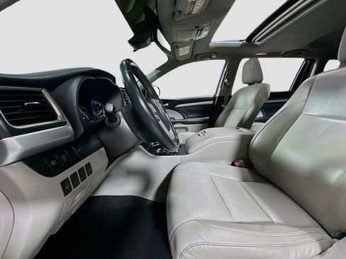 Used 2018 Toyota Highlander XLE image 20