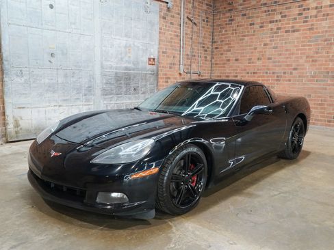 Used 2007 Chevrolet Corvette Coupe w/ Preferred Equipment Group RWD image 7