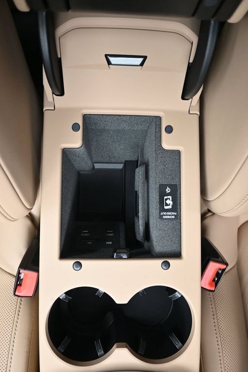 Used 2026 Porsche Macan AWD/4WD image 19