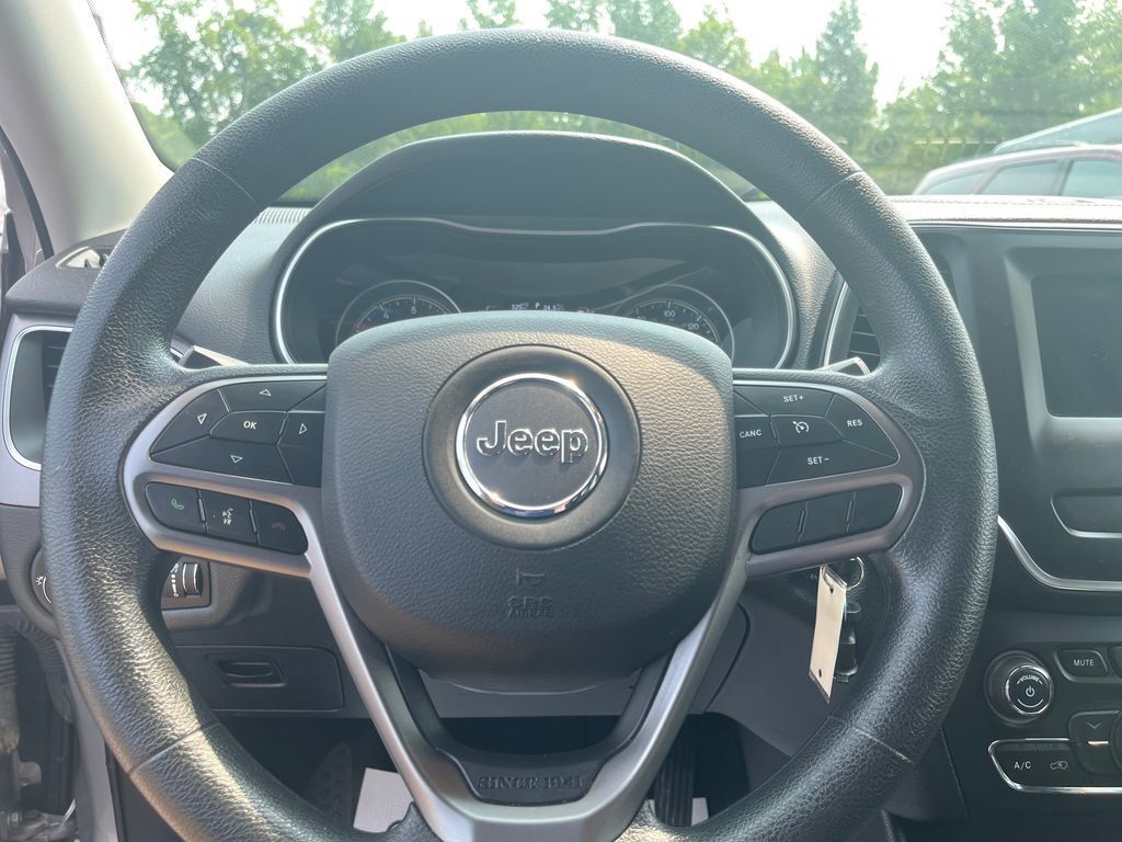 Used 2019 Jeep Cherokee Latitude w/ Popular Appearance Group AWD/4WD image 15