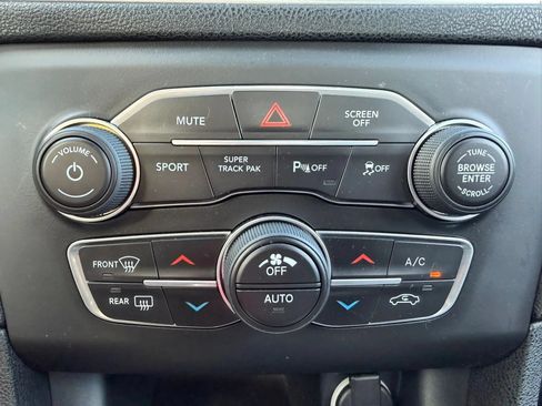 Used 2019 Dodge Charger SXT AWD/4WD image 27