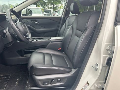 Used 2023 Nissan Rogue SV w/ SV Premium B Package FWD image 12