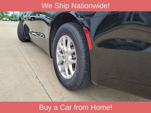 Used 2024 Chrysler Pacifica Touring-L FWD image 18