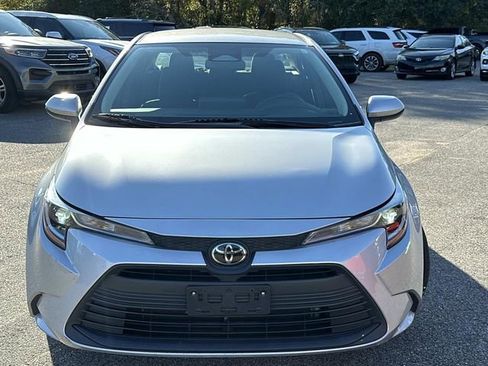 Used 2023 Toyota Corolla LE image 2