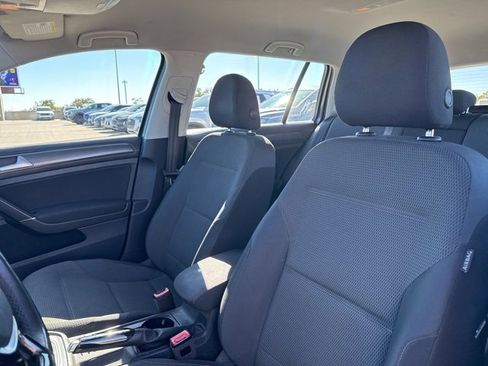 Used 2019 Volkswagen Golf S image 13