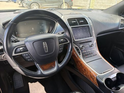 Used 2019 Lincoln Nautilus Select AWD/4WD image 17