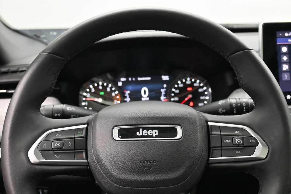 Used 2023 Jeep Compass Latitude w/ Sun and Sound Group AWD/4WD image 12