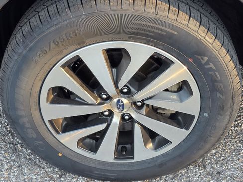 Used 2023 Subaru Outback Premium image 39