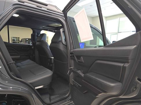Certified 2025 Toyota 4Runner TRD Off-Road Premium AWD/4WD image 26