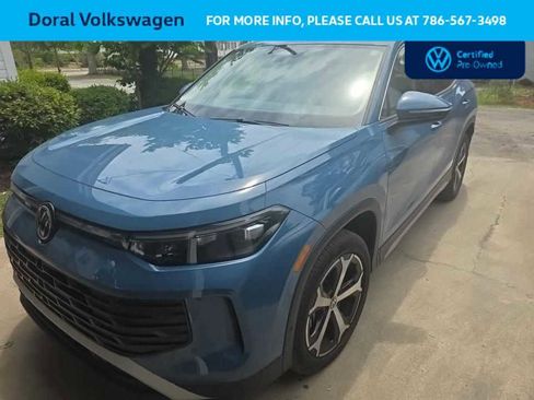 Used 2025 Volkswagen Tiguan SE w/ Panoramic Sunroof Package AWD/4WD image 1