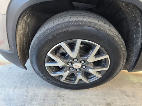 Used 2022 GMC Acadia SLE FWD image 10