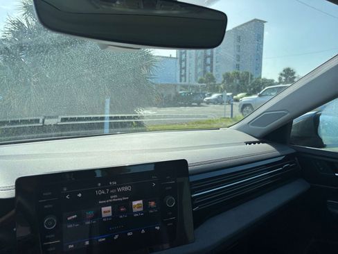 Used 2025 Volkswagen Jetta SE image 34