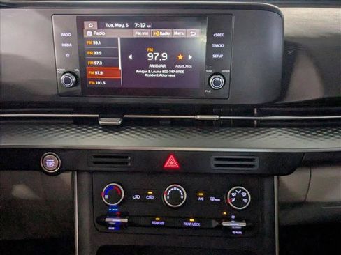 Used 2023 Kia Carnival LX FWD image 13