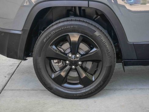 Used 2023 Jeep Cherokee Altitude Lux w/ Lux Elite Package AWD/4WD image 12