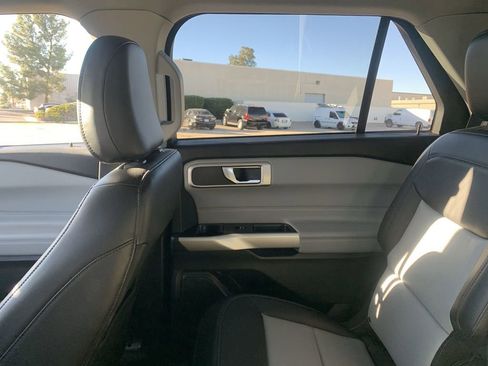 Used 2022 Ford Explorer XLT w/ Equipment Group 202A image 6