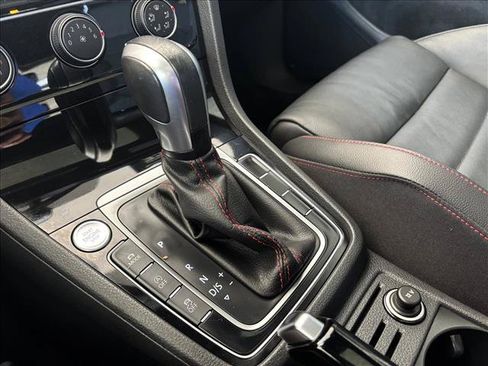 Used 2020 Volkswagen GTI SE FWD image 17