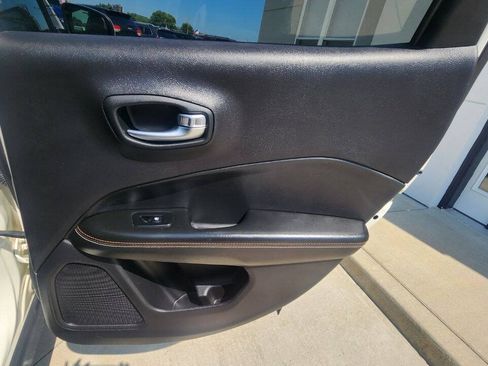 Used 2018 Jeep Compass Latitude w/ Popular Equipment Group AWD/4WD image 23