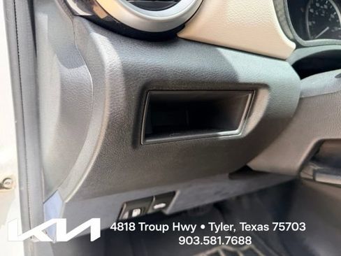 Used 2022 Nissan Versa SV FWD image 14