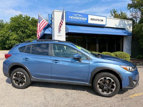 Used 2021 Subaru Crosstrek 2.0i Premium w/ Moonroof Package AWD/4WD image 6