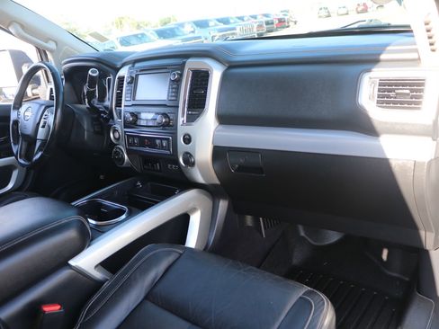 Used 2019 Nissan Titan PRO-4X w/ Pro-4x Convenience Package image 36