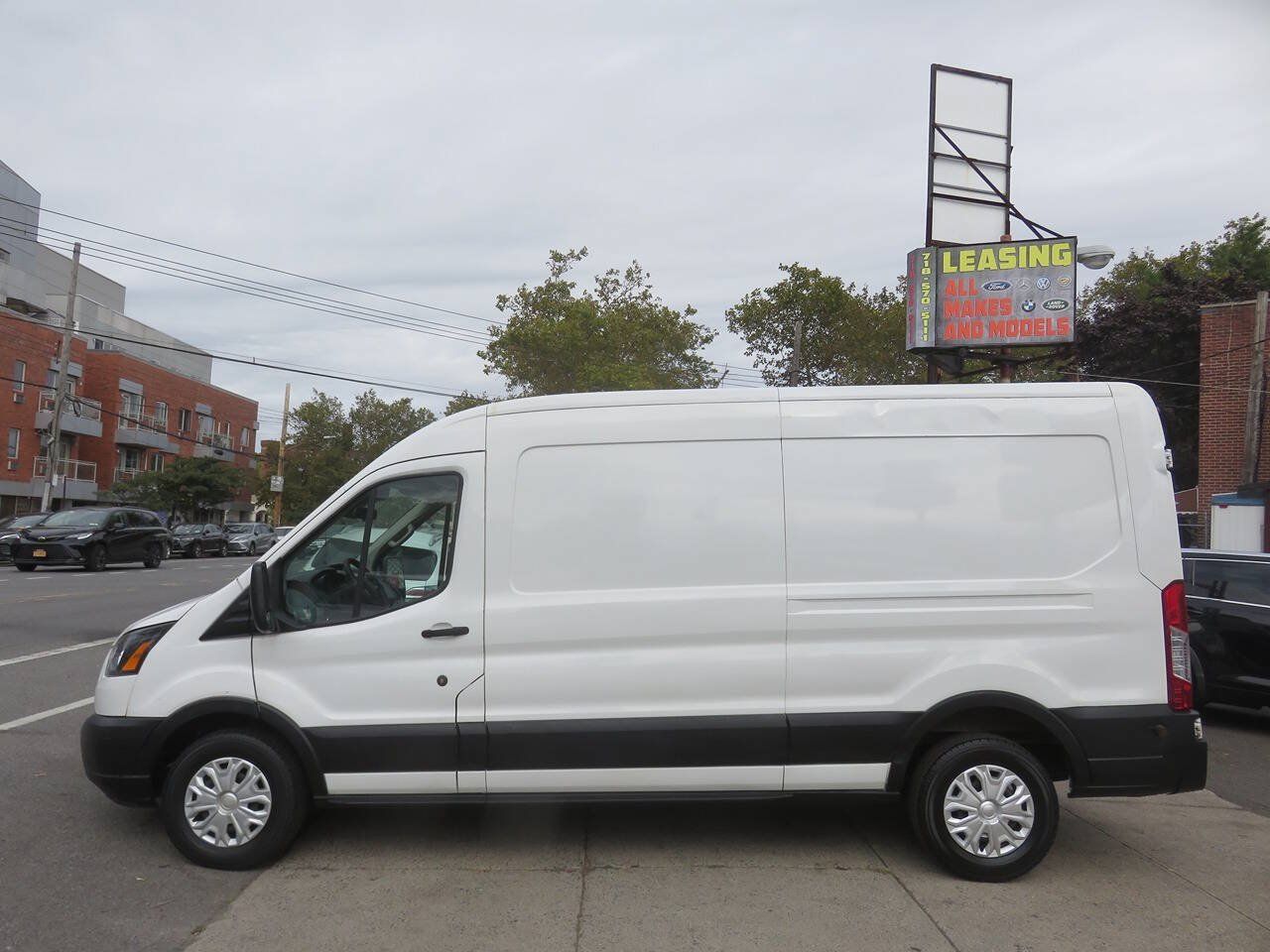 Used 2019 Ford Transit 250 148 Medium Roof w/ Interior Upgrade Package RWD image 8