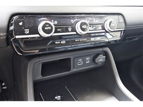 New 2025 Honda Pilot Touring image 23