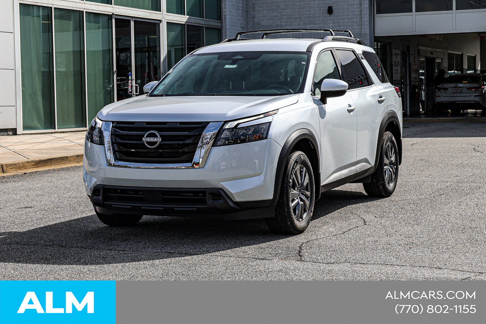Certified 2025 Nissan Pathfinder SV FWD image 3