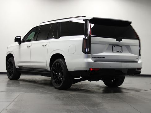 Used 2024 Cadillac Escalade ESV Sport Platinum w/ LPO, ONYX Package AWD/4WD image 6