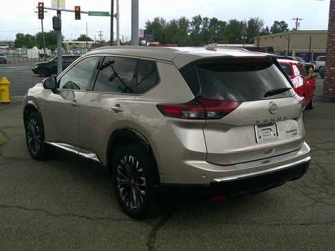 Used 2024 Nissan Rogue Platinum w/ Platinum Premium Package AWD/4WD image 5