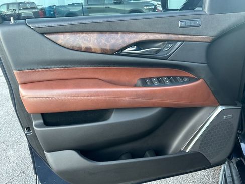 Used 2020 Cadillac Escalade Luxury image 10