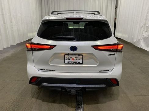 Used 2023 Toyota Highlander Limited image 4