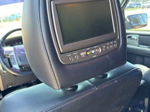 Used 2017 Ford Expedition EL Limited w/ Equipment Group 301A RWD image 18