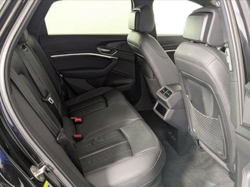 Used 2022 Audi e-tron Premium w/ Convenience Plus Package image 18