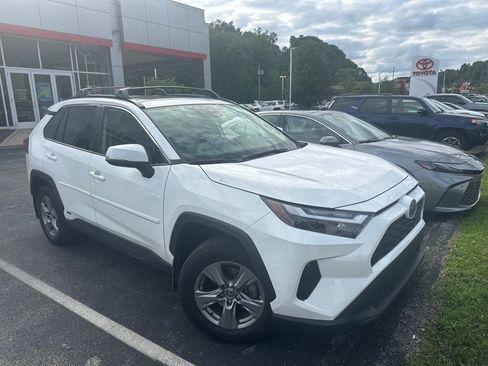 Used 2022 Toyota RAV4 XLE w/ Convenience Package AWD/4WD image 2