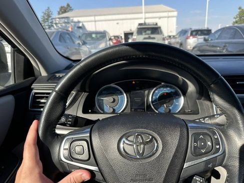 Used 2015 Toyota Camry XLE image 9