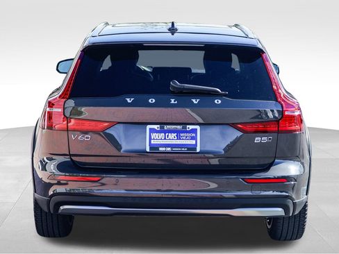 Used 2025 Volvo V60 B5 Cross Country Plus image 6