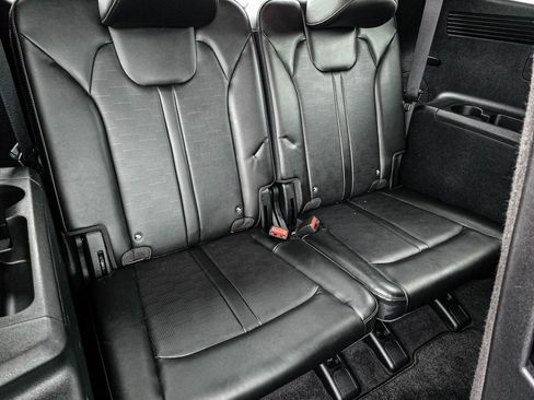 Used 2024 Kia Sorento S image 37