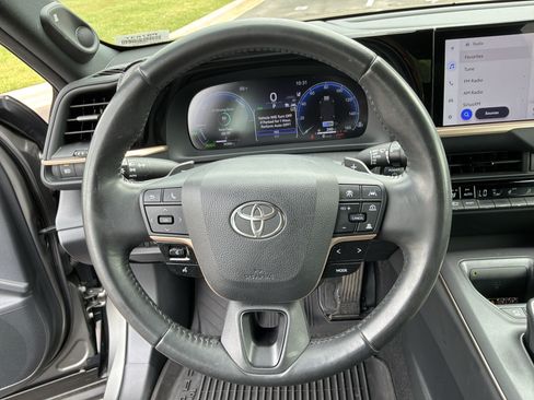 Used 2023 Toyota Crown Platinum AWD/4WD image 22