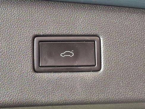 Used 2020 Volkswagen Tiguan SEL w/ 3rd Row Seat Package image 28