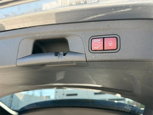 Used 2022 Mercedes-Benz GLE 350 4MATIC w/ Premium Package image 10