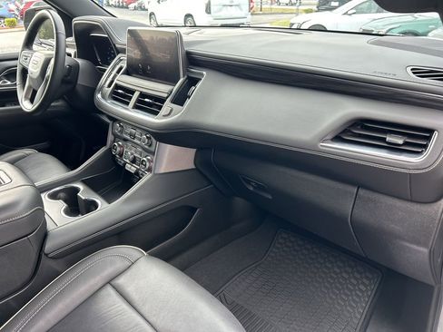 Certified 2024 GMC Yukon XL SLT w/ SLT Luxury Package image 13