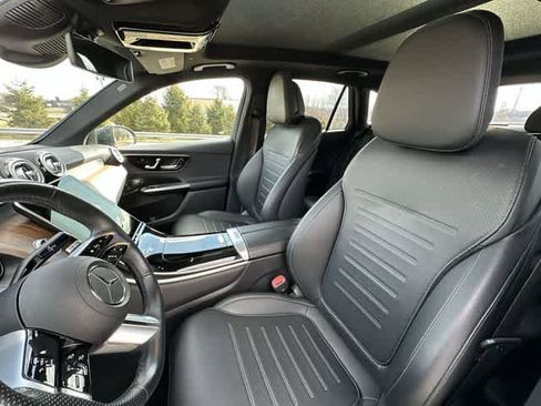 Used 2025 Mercedes-Benz GLC 300 4MATIC image 16