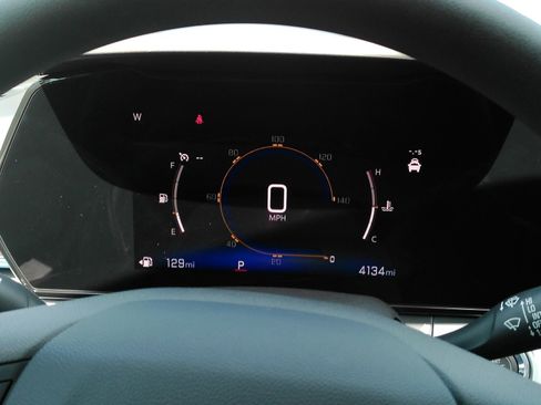 Used 2025 Chevrolet Trax LT FWD image 26