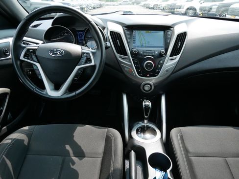 Used 2017 Hyundai Veloster Value Edition FWD image 10
