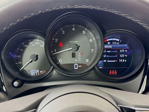 Certified 2025 Porsche Macan image 17