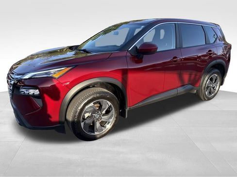 Used 2024 Nissan Rogue SV image 3