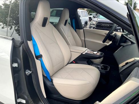 Used 2023 BMW iX xDrive50 w/ Premium Package image 9