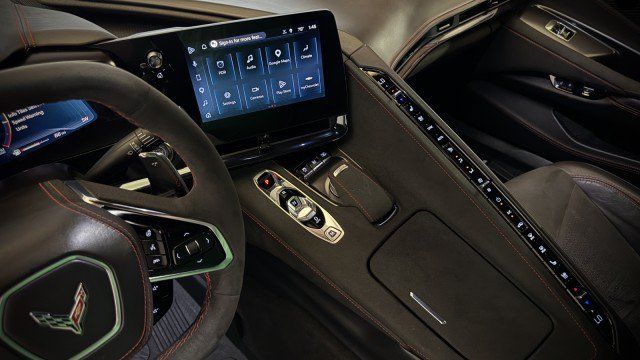 Used 2024 Chevrolet Corvette Stingray Premium Cpe w/ Z51 Performance Package RWD image 5